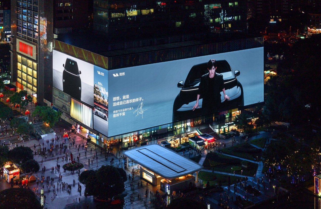 三米轴距下的两个极端,25万是陪你炸街还是帮你带娃?