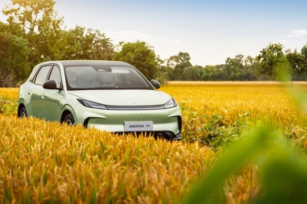 轻松享冬季电车自由，极狐T1续航强劲加热快出行自在