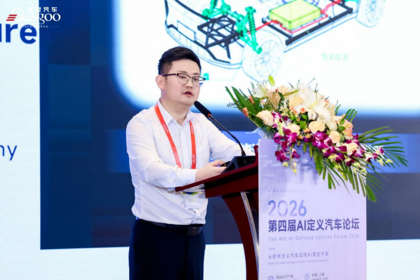 赛力斯:从“软件定义”到“智能融合”新能源汽车架构范式